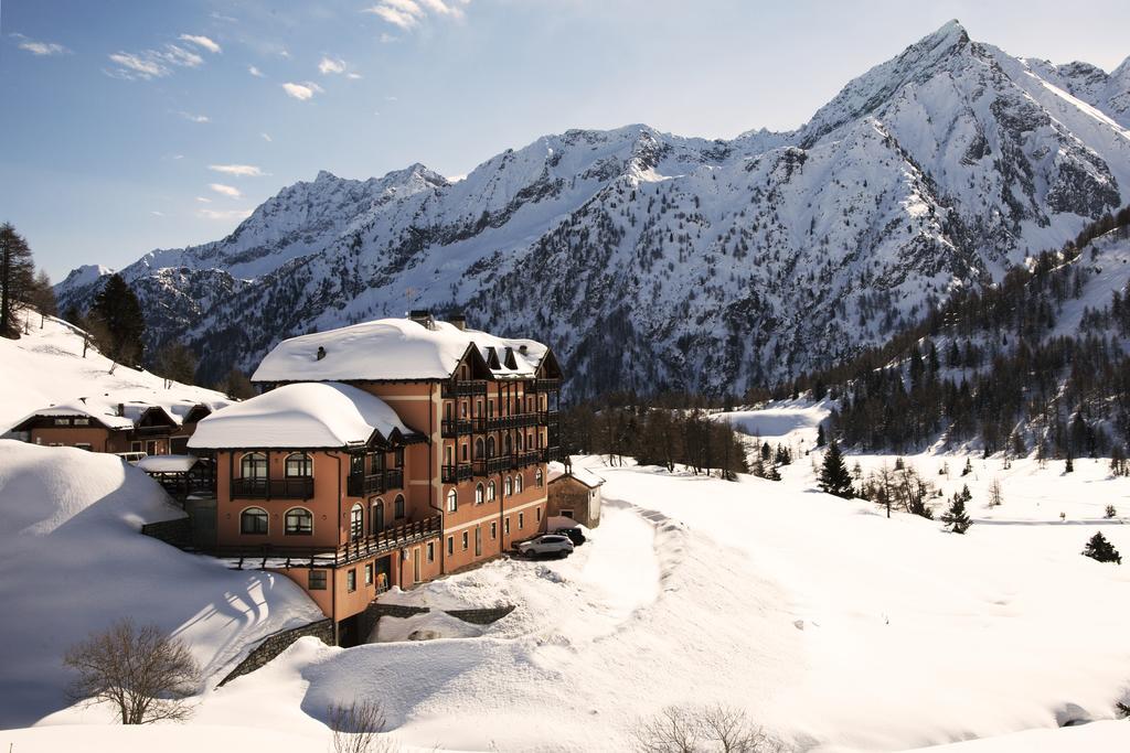 Locanda Locatori Passo del Tonale Exterior foto